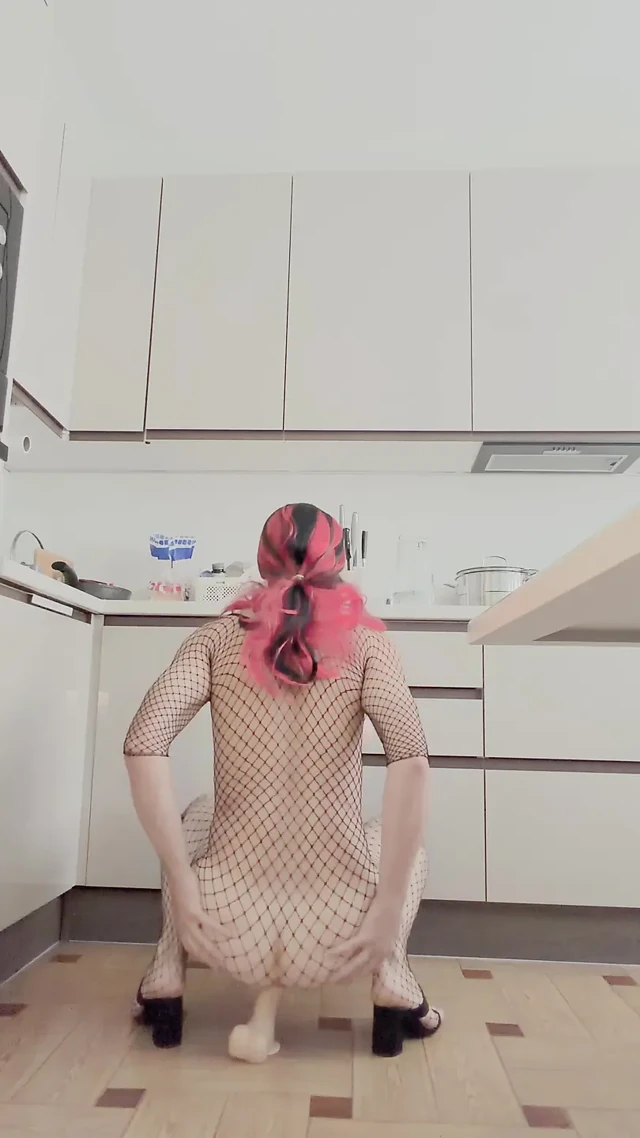 Alexa göt amcığı dildoya biniyor