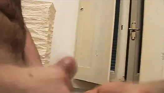 Büyük üçlü yarak emiyor seksi kız amcığını sikiyor