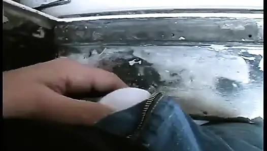 Pencereden muhteşem göğüslerini gösteriyor, ta ki o dayanamayacak kadar oluyor...