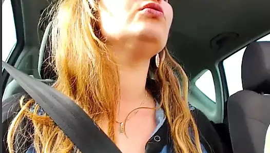 Araba boşalmak bir süpermarketin otoparkında karşı karşıya