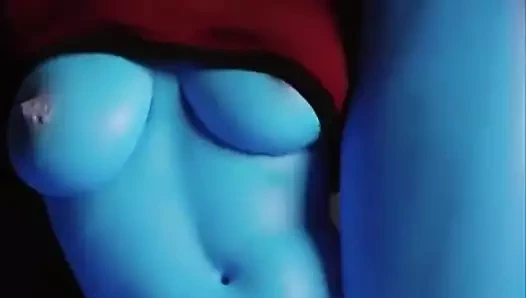 Mavi tenli kız bacaklarını açar ve onu kedi sert bir çük alır