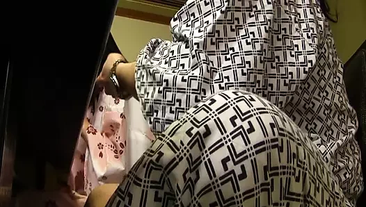 M644G03 hedefte tanışan iki çift, çıplak konuşma arzusunun hayal kırıklığını patlayan genç bir evli kadın