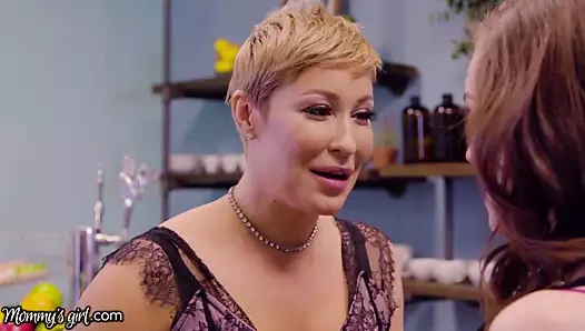 Milf ryan keely üvey kızına işleri nasıl yürüttüğünü gösteriyor