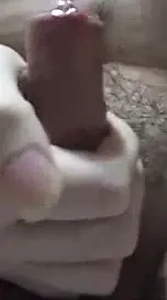 Umumi tuvalette zevk ve inleme, yaşlı üvey kız kardeşleri ve üvey kız kardeşleri DM'ye davet ediyor