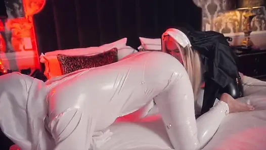 Seksi lezbiyen rahibeler birbirlerini sikiyor