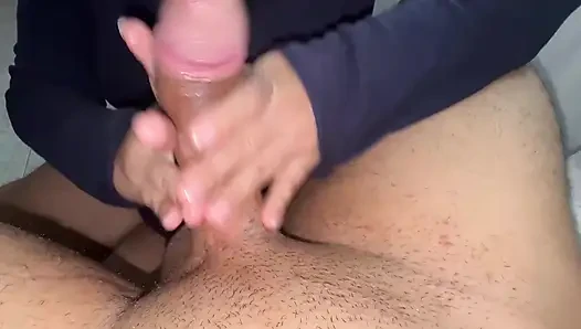 Büyük Götlü Üvey Anne Üvey Oğlunun Kıvrımlı Yarağıyla Tahrik Oluyor
