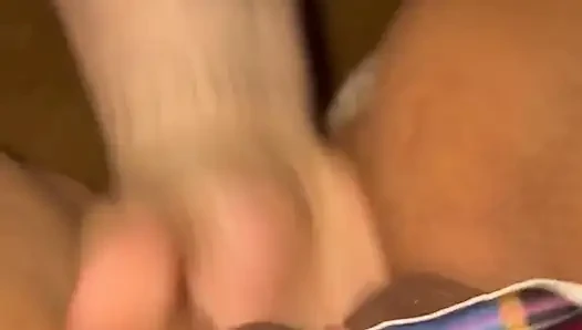 Üvey babam beni orgazm ediyor ve fışkırtıyor