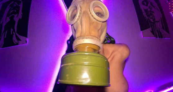 Gaz maskesi nefes kontrolü - sikiş makinesi orgazmı