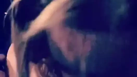 Sıcak milf hızlı emmek