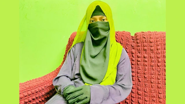 StepUncle ne yapıyorsun, ben senin üvey kızın gibiyim