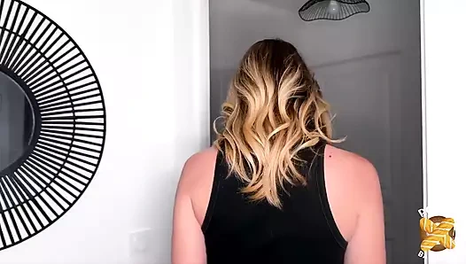 Muhteşem orta yaşlı seksi kadın alva ve iki büyük yarak