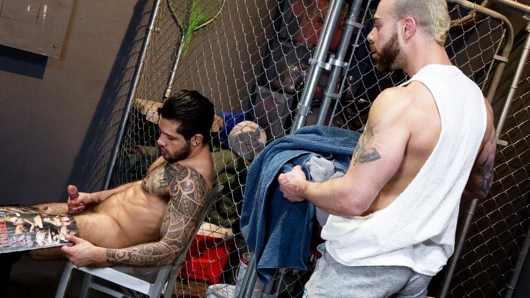 Ryan yakalandı üzerinde kriko kapalı onun çük