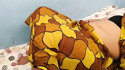 Evde vücut yokken ateşli Hintli teyzeyle yatak paylaşımı