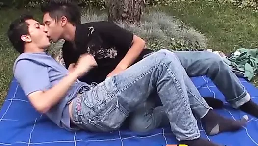 Büyüleyici latino çük biniciler birbirlerini sert ve hızlı sikme