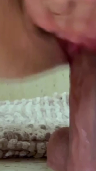 Kocası yokken vantuz dildo sikişi - yoğun orgazm ve gerçek fışkırtma | Klip 1