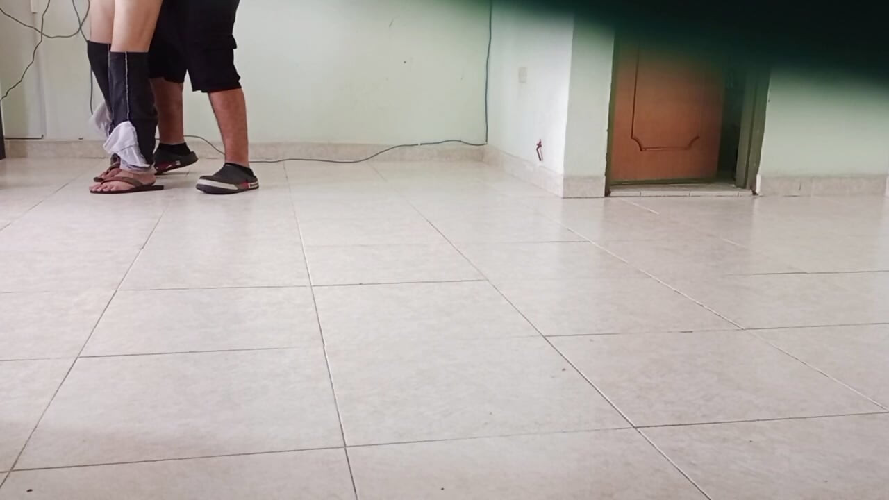sözde eşcinsel arkadaşa sadakatsiz