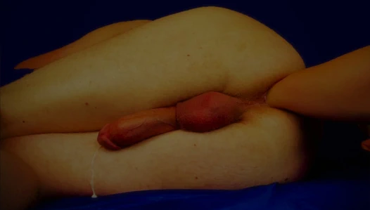 Nazik yumruk sokma: eller boşalana kadar yavaşça götünü çalışıyor!