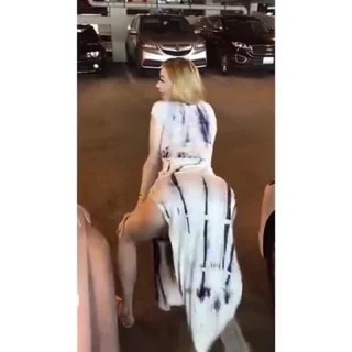 Rebolando no Estacionamento