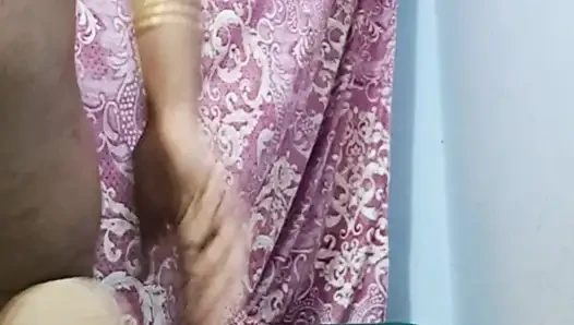 Tamil teyze görüntülü görüşmede amcık gösterisi