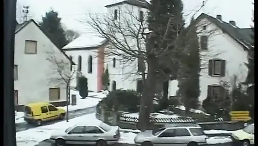 Yalnız orta yaşlı seksi kadın senin için mastürbasyon yapıyor