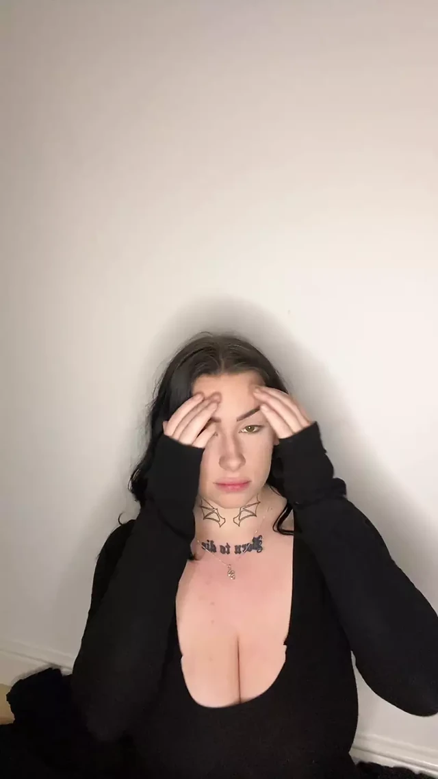 İngiliz genç kız yabancının evine girmesine izin veriyor 31 talimatı