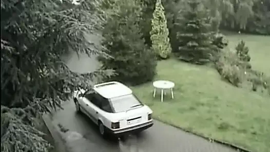 Çarpıcı Alman kızlar ofiste kalın bir penisi memnun ediyor