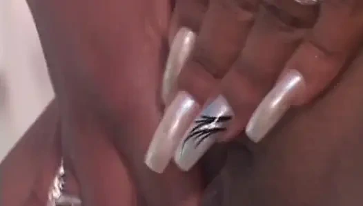 Sarışın Fransız fahişe lezbiyen eyleminde sidikle püskürtülüyor