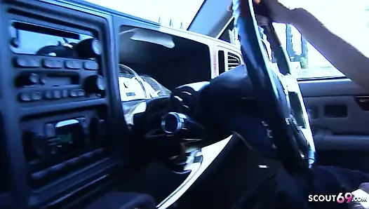 Küçük memeli minyon kız prezervatifsiz ilk ırklararası oyuncu seçmelerinde sikişiyor ve konuşuyor