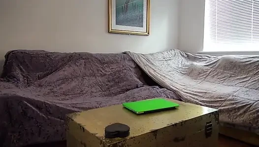 Azgın üvey kız yatakta üvey babasından sert sikiliyor