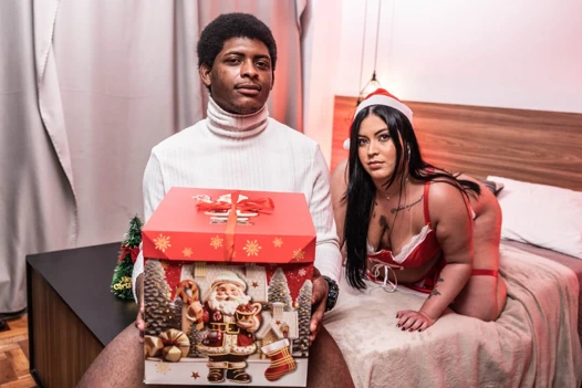 Aile büyüklüğünde bir Noel hediyesi, o kadar büyük ki Noel Baba bile bundan şüphe etti!