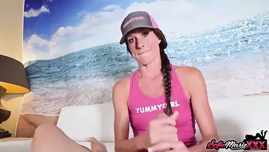 Yaramaz milf sofie marie verir en iyi pov handjob için dev çük