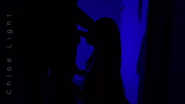 Bir gece kulübünde bir yabancıya rastgele oral seks