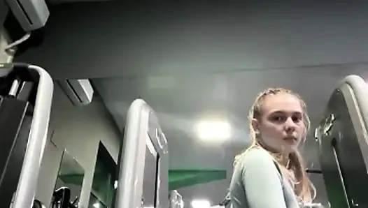 Hot Stretching in the gym with jucielussie