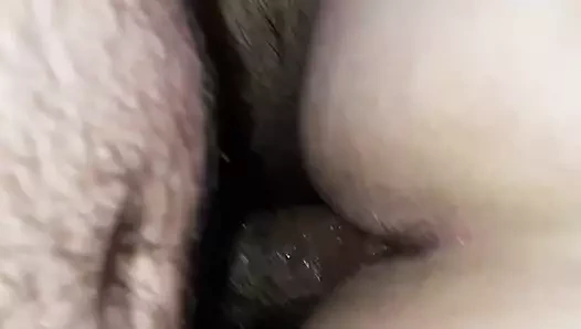 Sevgilimin götünü sikiyorum.