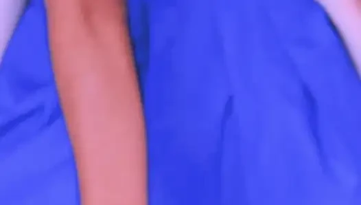 Kız öğrenci üvey erkek kardeşini baştan çıkarıyor ve sert yarağına atlıyor