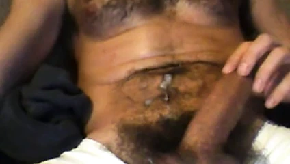 Sıcak kıllı dik iri parça latino