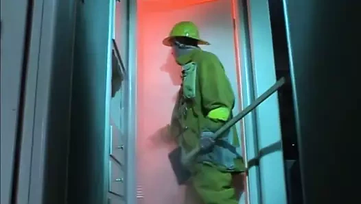 Halı gırtlağına kadar sürtüğün dizlerinin her yerine yanıyor