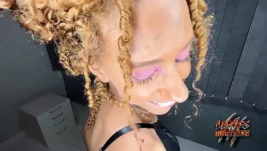 Emziren Briane Cristina her yönden yarak alıyor