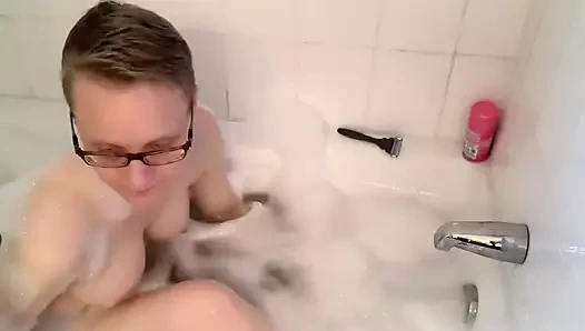 Tıraş olmak- nadir bir olay, ama olur! Ve hepiniz köpük banyolarına olan aşkımı zaten biliyorsunuz