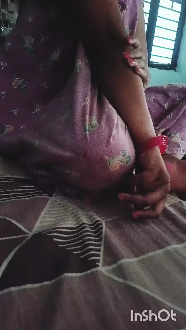 Yenge her çıplak vücudunu gösteriyor