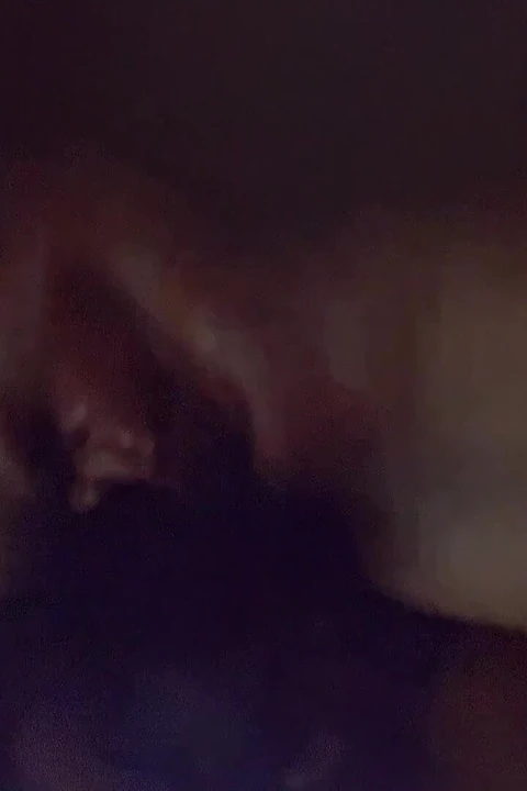 Глубокую киску долбят до кримпая