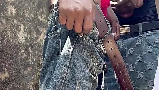 Halka açık Yerlerde Seks Yapıyor Üç Haydut