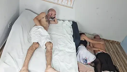 Evli kadın kocasını en iyi arkadaşıyla aldatıyor!