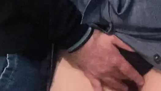 Omg!!! Yabancının kirli parmakları amcığını ovuyor