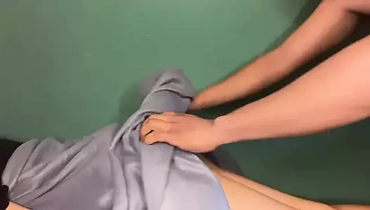 Kirayı ödemediği için bu büyük götlü Asyalının amını sikiyorum