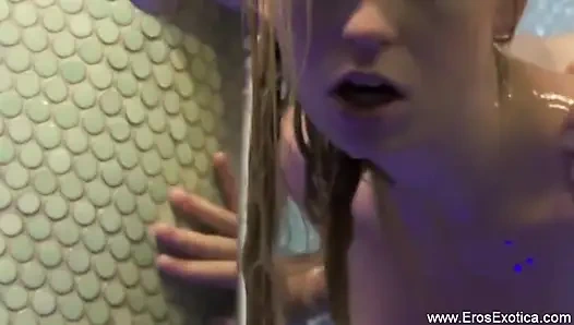 Egzotik hamile güzellik baştan çıkarıyor