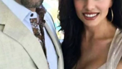 Karın kıçını başkalarına göstermeyi seviyor