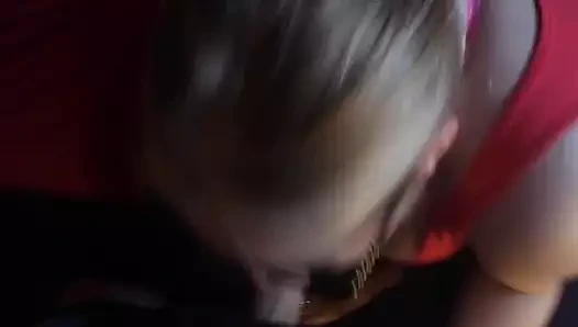 Alman tombul genç verir bir derin boğaz oral seks