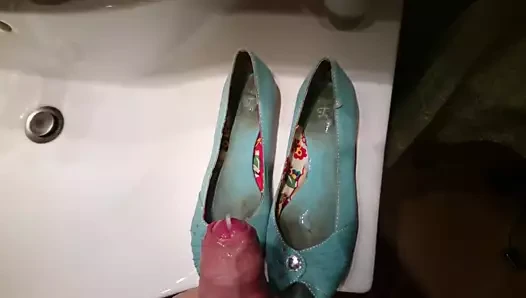 Kokulu zara düz boşalıyor