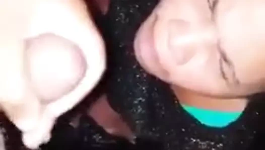 Kiracı, geç ücretlerden bir hafta boyunca yüzüne boşalmama izin veriyor